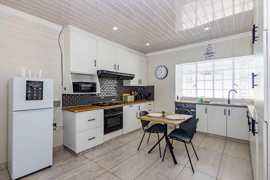 To Let 1 Bedroom Property for Rent in Oakdale Western Cape